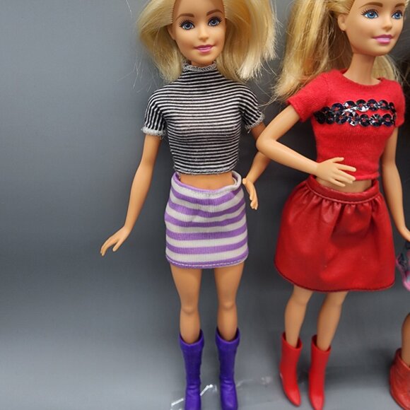 4 Vintage & Modern Barbie Dolls Bundle + Clothes Accessories Mattel 2001-2021 - Picture 5 of 16